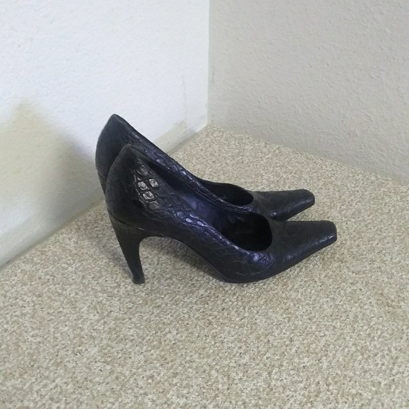 Prada Black Embossed Leather Pump - Picture 5 of 6